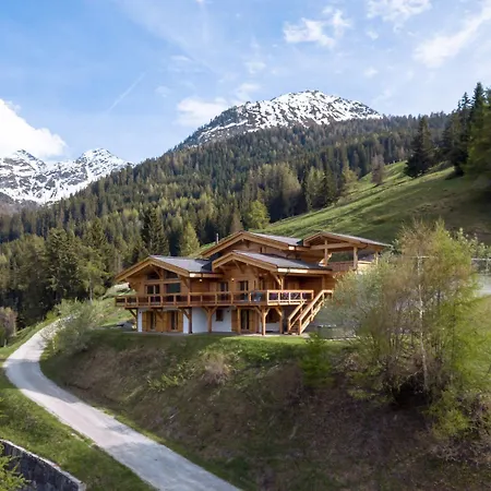 Cristal De Neige Luxury & Jacuzzi *